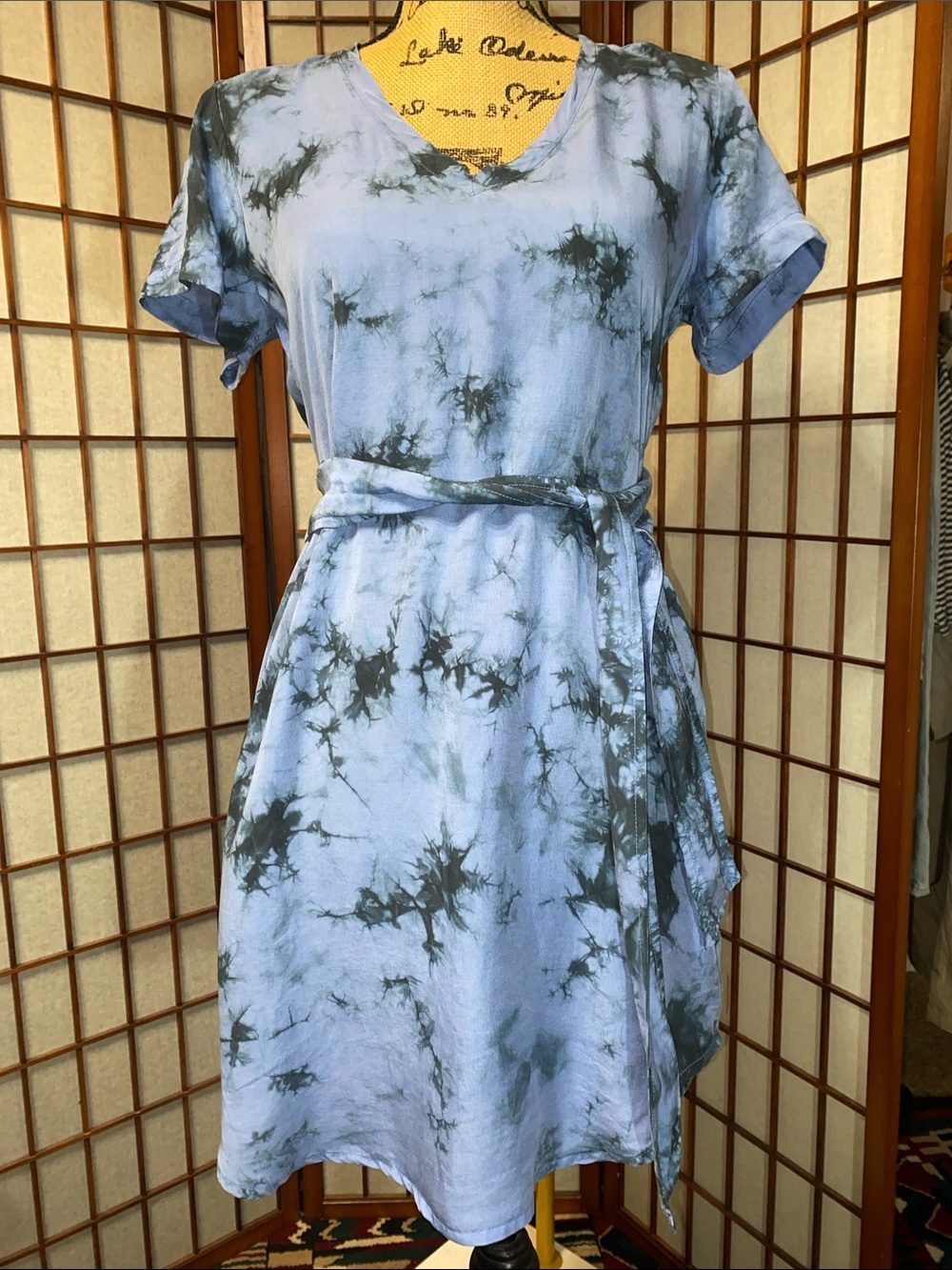 Anthropologie cloth & stone Light Blue and Charcoal Tie-Dye V-Neck Dress